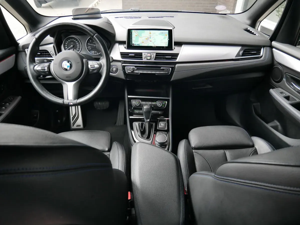 220i High Executive M Sport| Leder| Camera| Trekhaak