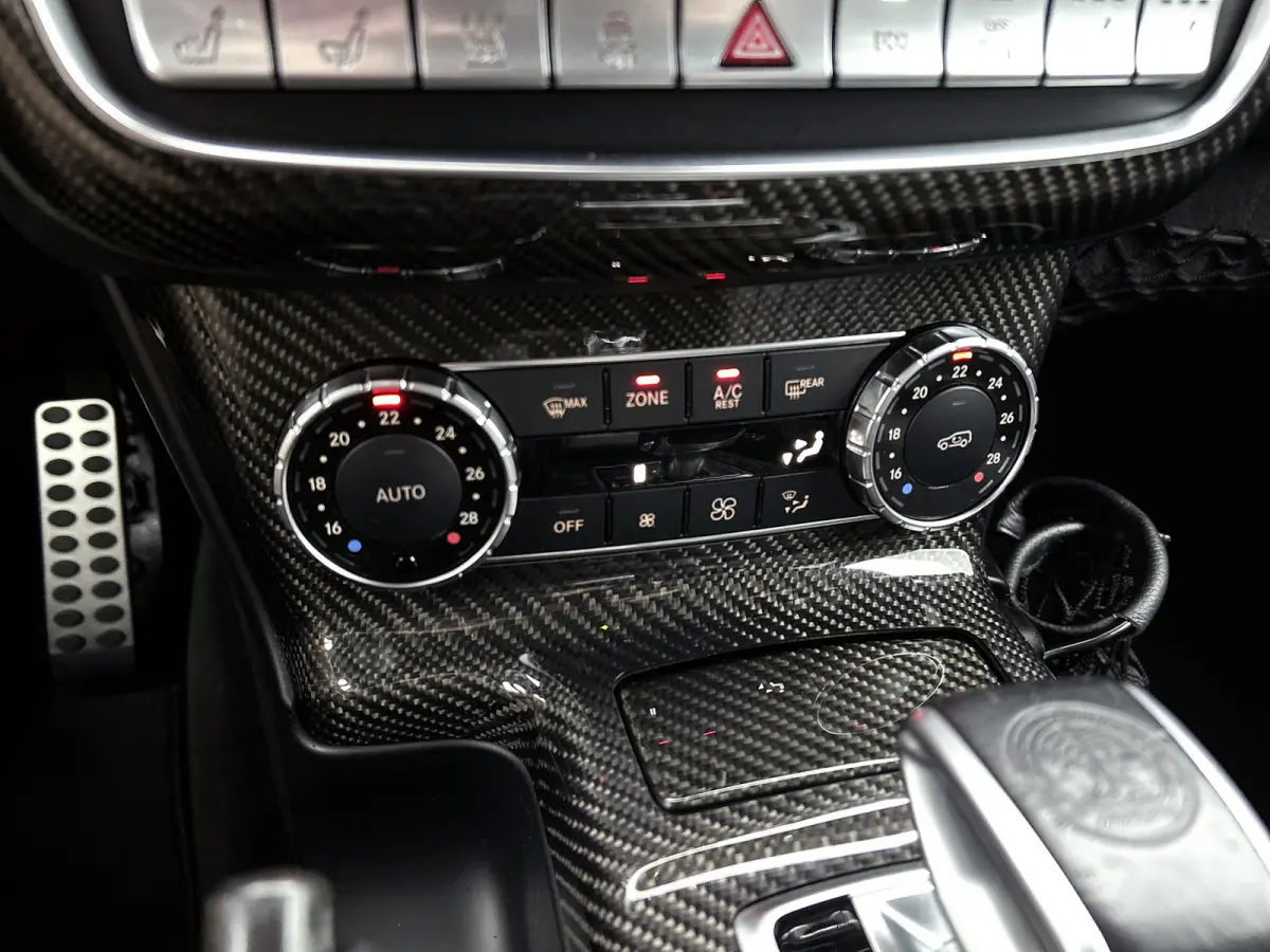 AMG 63 4Matic AANBIEDING!!! (Goed OnderH,Panorama, Carbon Pakket, Carplay, Camera, StoelVen, Trekhaak, Etc)