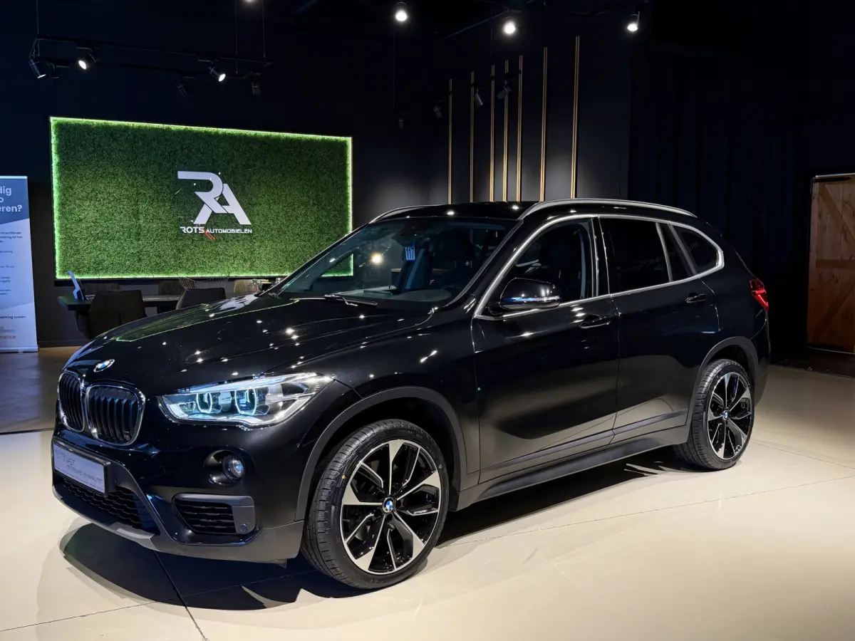 xDrive20i Exe Aut Navi|LED|Cruis|PDC|Camera Zwart