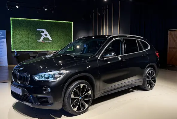 xDrive20i Exe Aut Navi|LED|Cruis|PDC|Camera Zwart