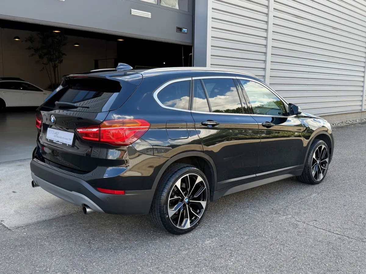 xDrive20i Exe Aut Navi|LED|Cruis|PDC|Camera Zwart