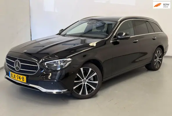 300e / Keyless / Trekhaak / Sfeerverlichting