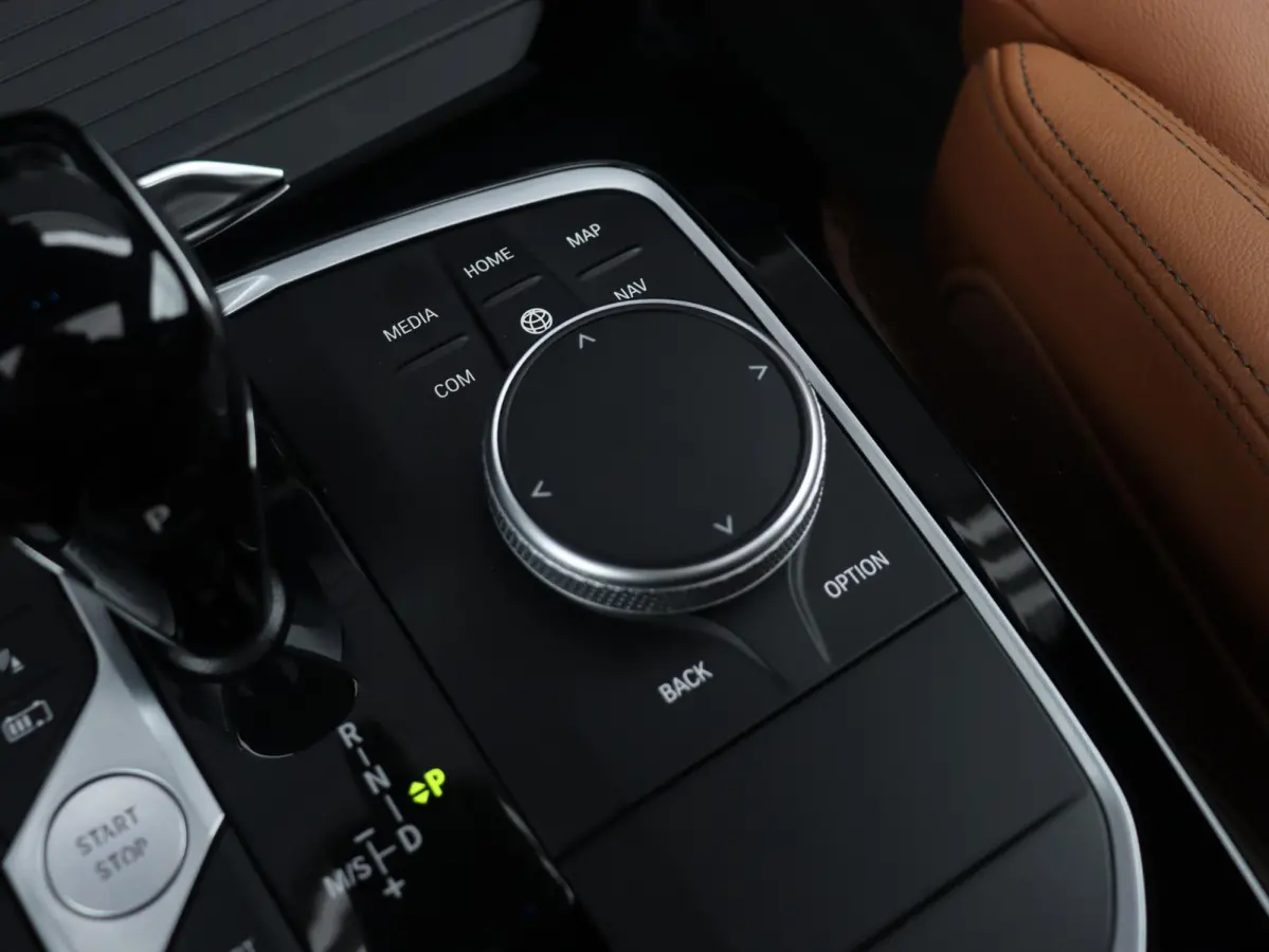 xDrive30e | High Executive | M Sportpakket | Panodak | Driving Assistant Prof. | Head-Up | Parking Assistant Plus | Harman Kardon | Elektr. M Stoelen | 21'' LMV
