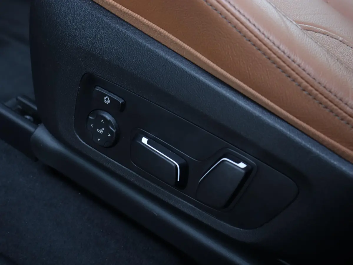 xDrive30e | High Executive | M Sportpakket | Panodak | Driving Assistant Prof. | Head-Up | Parking Assistant Plus | Harman Kardon | Elektr. M Stoelen | 21'' LMV