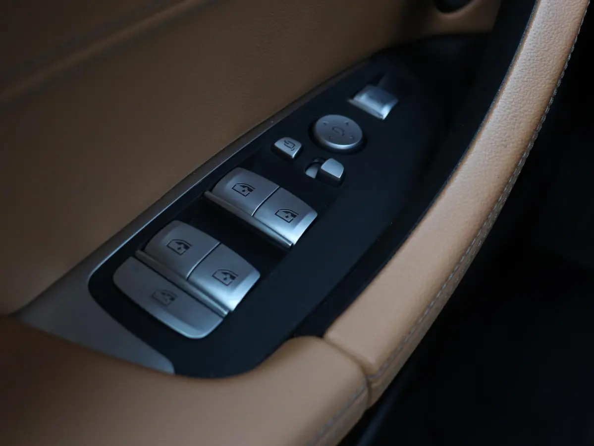 xDrive30e | High Executive | M Sportpakket | Panodak | Driving Assistant Prof. | Head-Up | Parking Assistant Plus | Harman Kardon | Elektr. M Stoelen | 21'' LMV