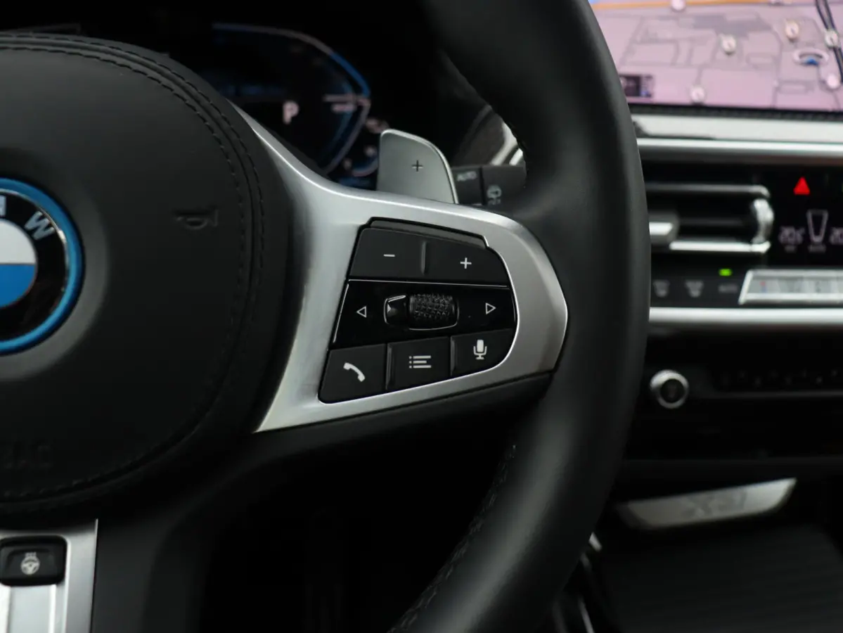 xDrive30e | High Executive | M Sportpakket | Panodak | Driving Assistant Prof. | Head-Up | Parking Assistant Plus | Harman Kardon | Elektr. M Stoelen | 21'' LMV