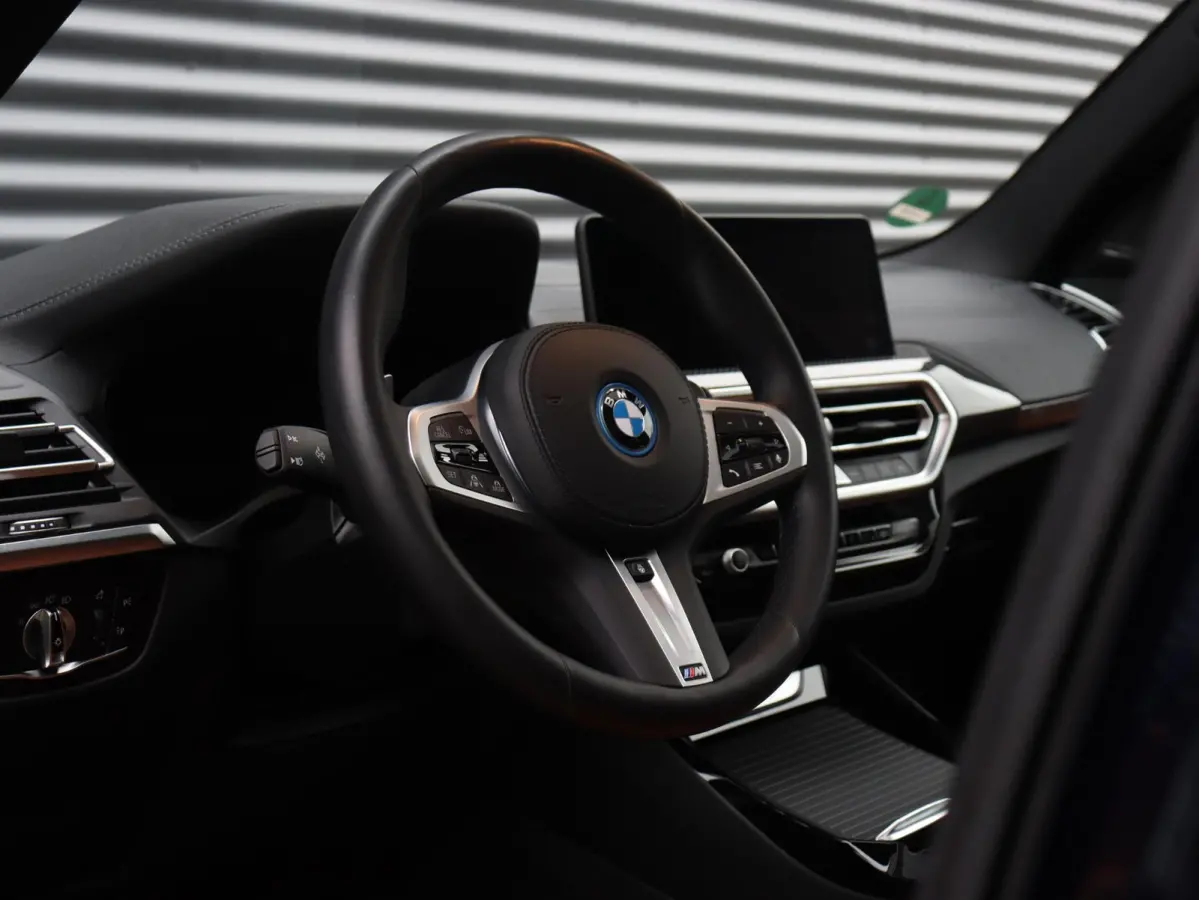 xDrive30e | High Executive | M Sportpakket | Panodak | Driving Assistant Prof. | Head-Up | Parking Assistant Plus | Harman Kardon | Elektr. M Stoelen | 21'' LMV