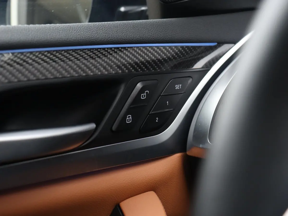 xDrive30e | High Executive | M Sportpakket | Panodak | Driving Assistant Prof. | Head-Up | Parking Assistant Plus | Harman Kardon | Elektr. M Stoelen | 21'' LMV