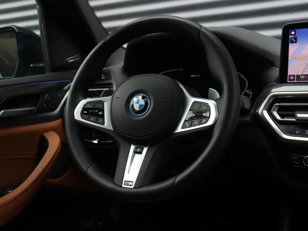 xDrive30e | High Executive | M Sportpakket | Panodak | Driving Assistant Prof. | Head-Up | Parking Assistant Plus | Harman Kardon | Elektr. M Stoelen | 21'' LMV