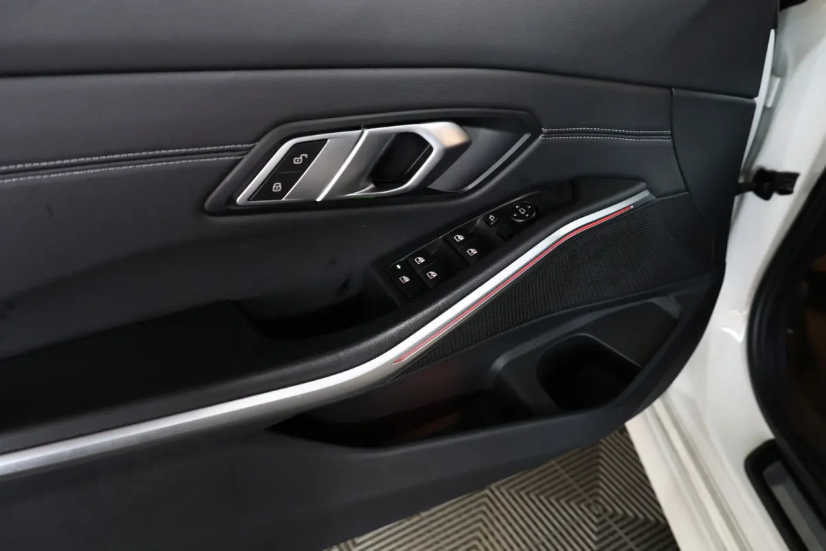 318i Business M SPORT Edition AVM SPORTLEDER NAVI CARPLAY VIRTUAL '21