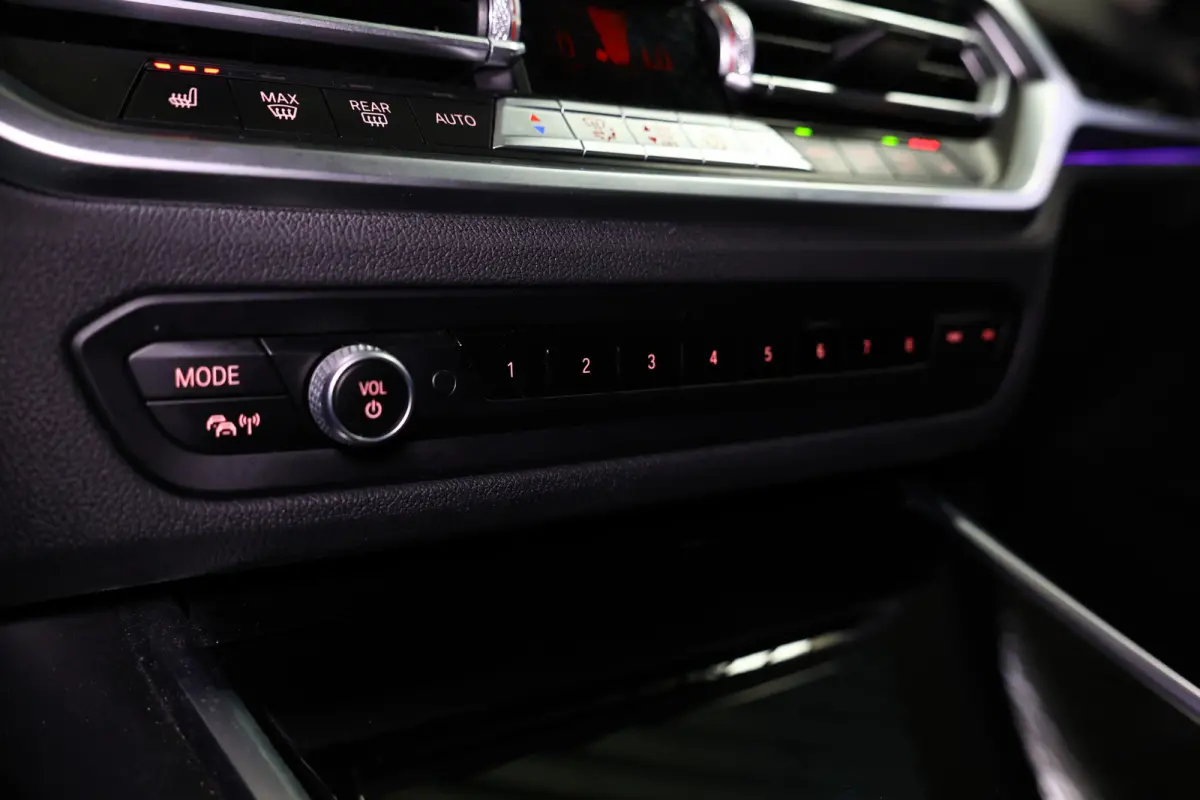 318i Business M SPORT Edition AVM SPORTLEDER NAVI CARPLAY VIRTUAL '21