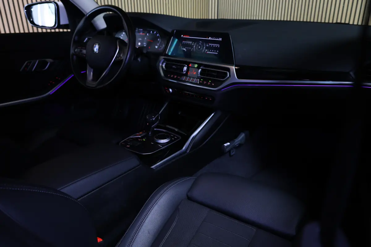 318i Business M SPORT Edition AVM SPORTLEDER NAVI CARPLAY VIRTUAL '21