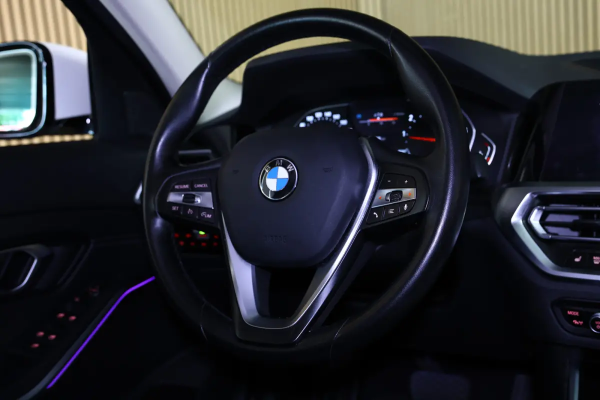 318i Business M SPORT Edition AVM SPORTLEDER NAVI CARPLAY VIRTUAL '21