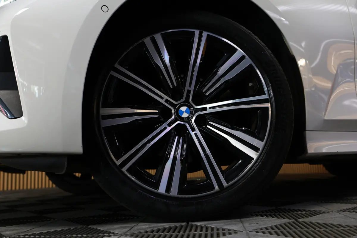 318i Business M SPORT Edition AVM SPORTLEDER NAVI CARPLAY VIRTUAL '21