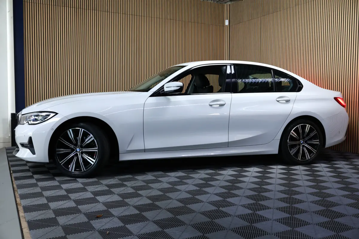 318i Business M SPORT Edition AVM SPORTLEDER NAVI CARPLAY VIRTUAL '21