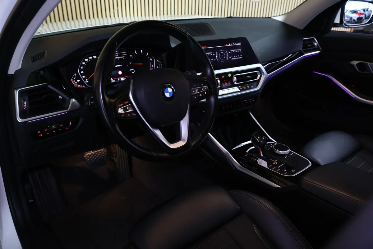 318i Business M SPORT Edition AVM SPORTLEDER NAVI CARPLAY VIRTUAL '21