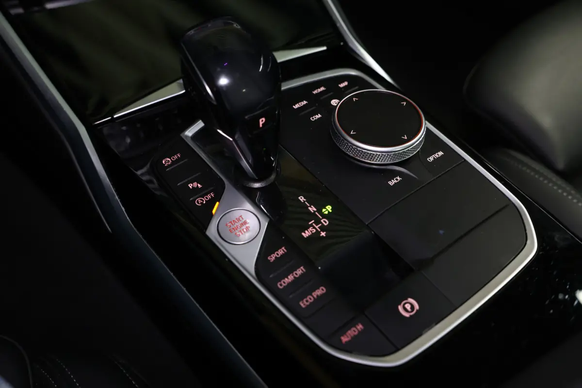 318i Business M SPORT Edition AVM SPORTLEDER NAVI CARPLAY VIRTUAL '21