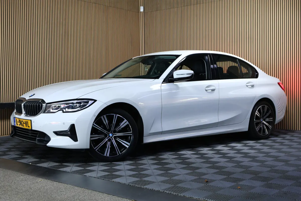 318i Business M SPORT Edition AVM SPORTLEDER NAVI CARPLAY VIRTUAL '21