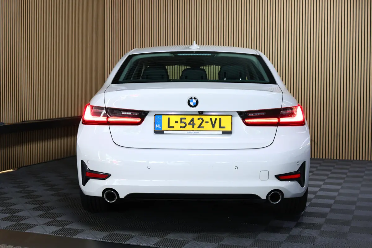 318i Business M SPORT Edition AVM SPORTLEDER NAVI CARPLAY VIRTUAL '21