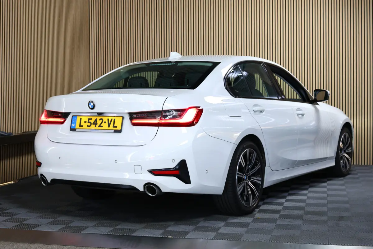 318i Business M SPORT Edition AVM SPORTLEDER NAVI CARPLAY VIRTUAL '21