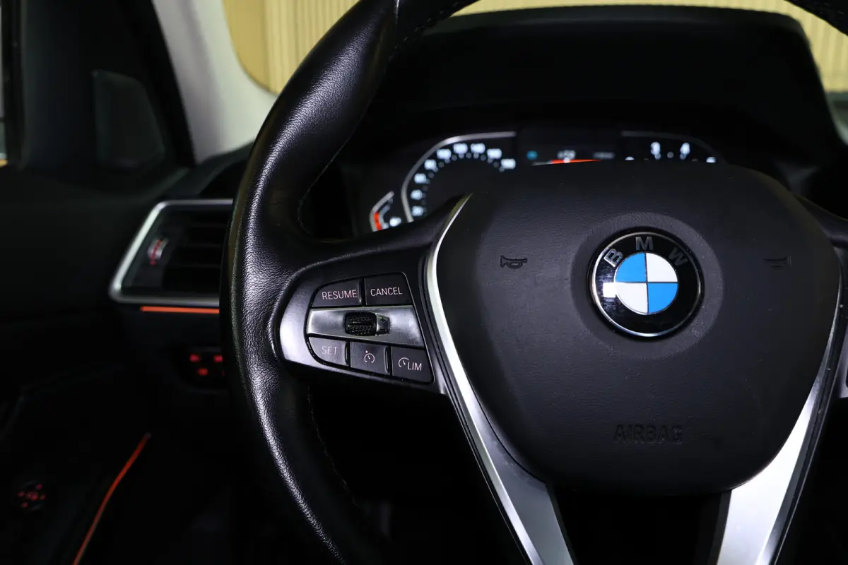 318i Business M SPORT Edition AVM SPORTLEDER NAVI CARPLAY VIRTUAL '21