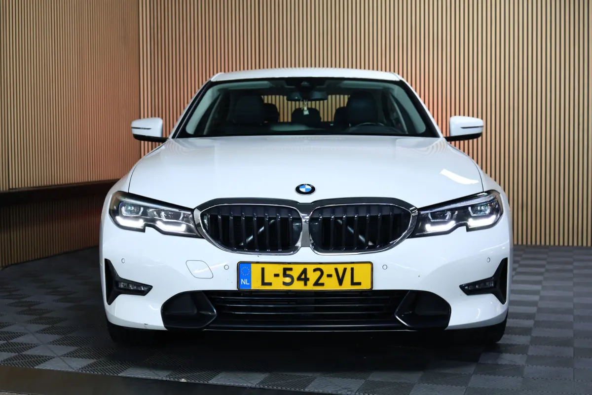 318i Business M SPORT Edition AVM SPORTLEDER NAVI CARPLAY VIRTUAL '21