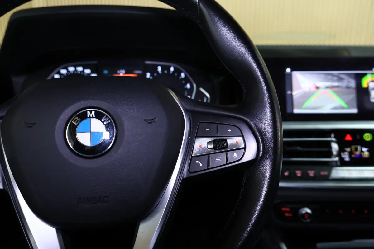 318i Business M SPORT Edition AVM SPORTLEDER NAVI CARPLAY VIRTUAL '21