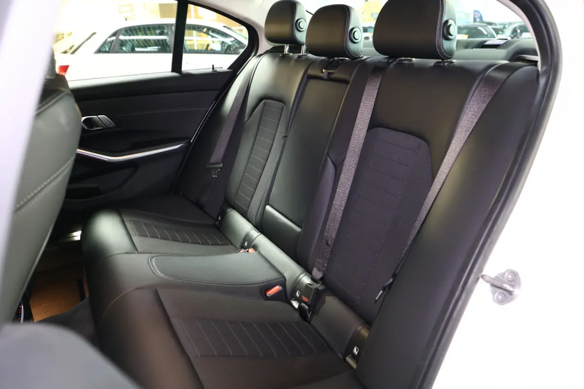 318i Business M SPORT Edition AVM SPORTLEDER NAVI CARPLAY VIRTUAL '21