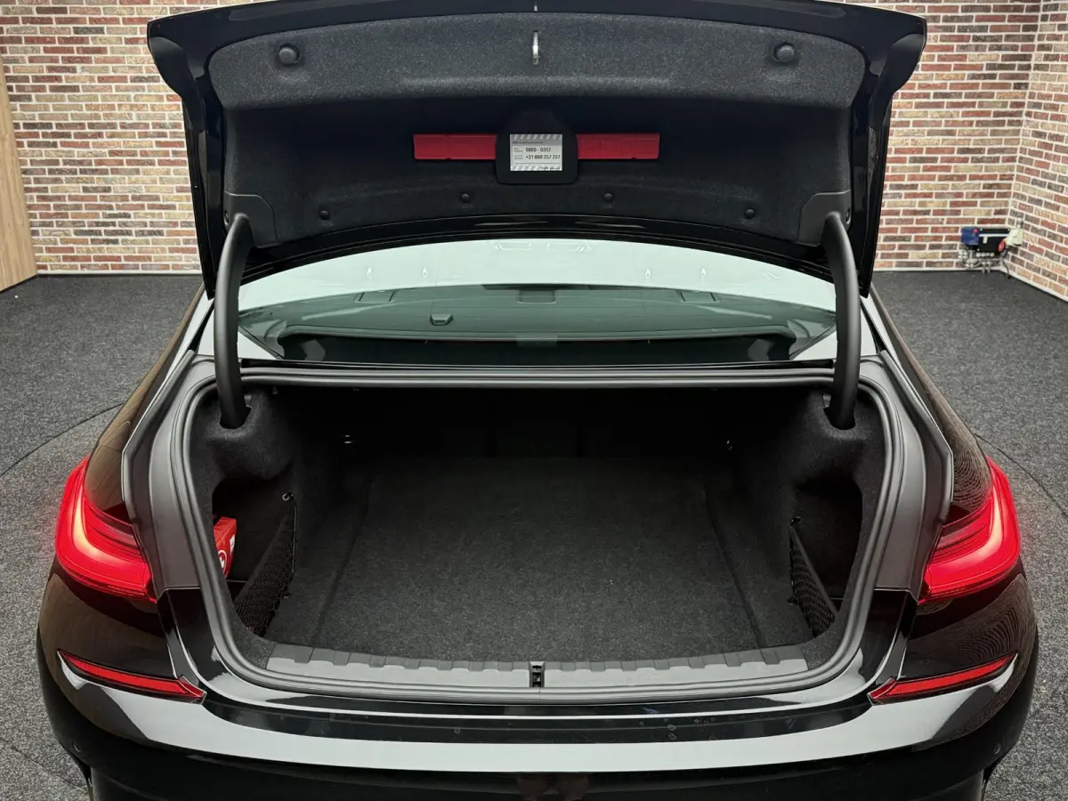 320i High Executive Edition