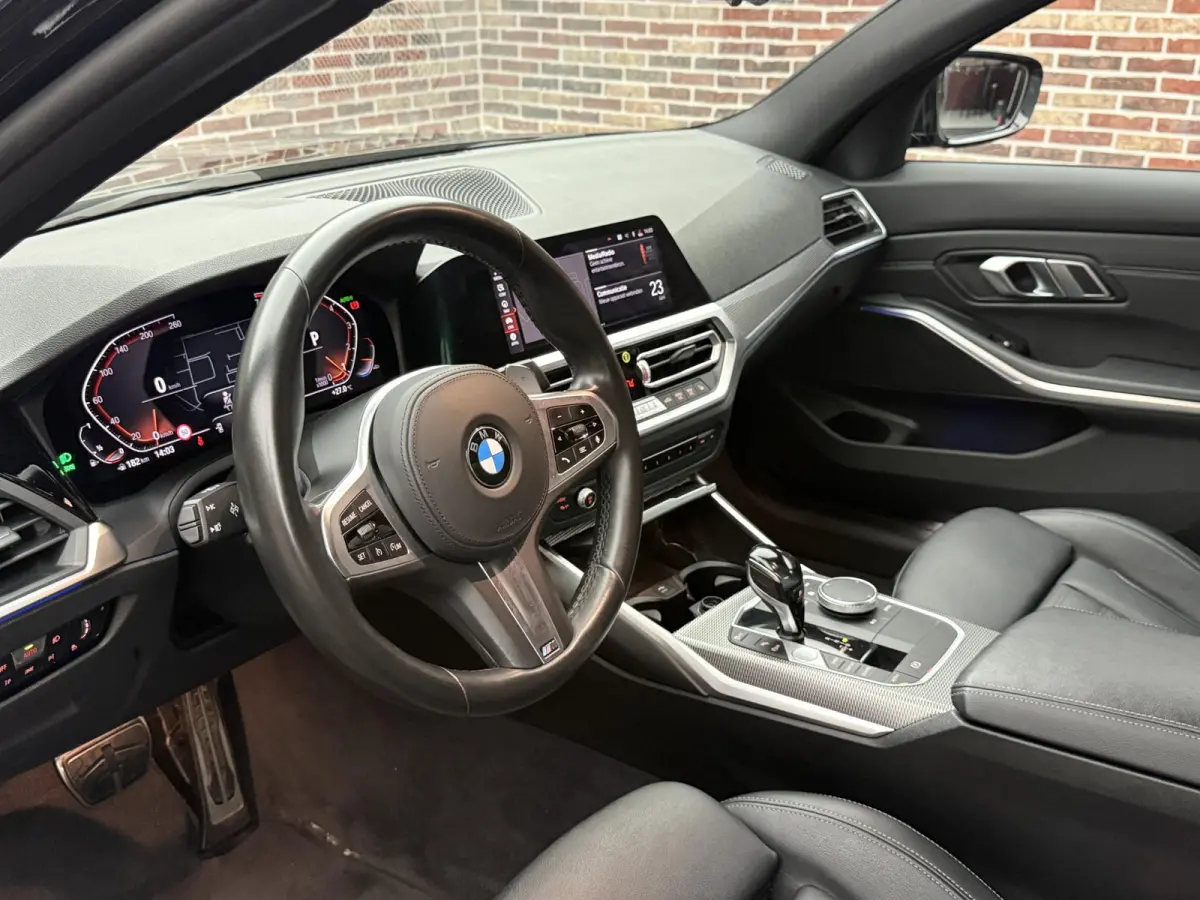 320i High Executive Edition