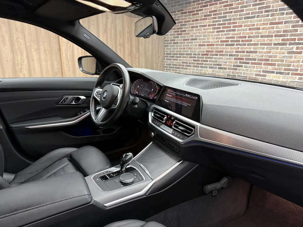 320i High Executive Edition
