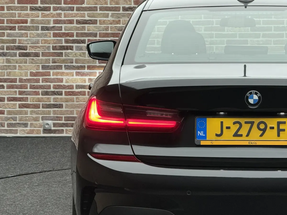 320i High Executive Edition