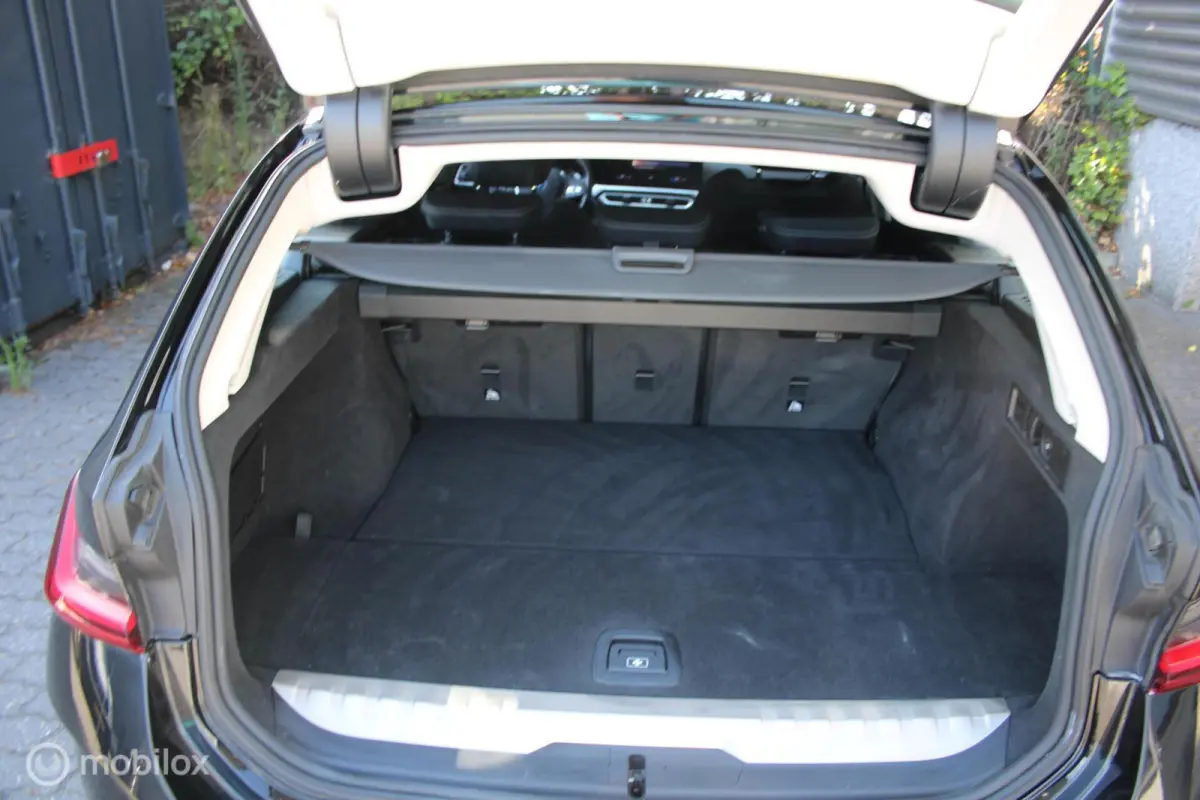 320e xDrive/Led/Trekhaak/Navi/Tel/All seas/
