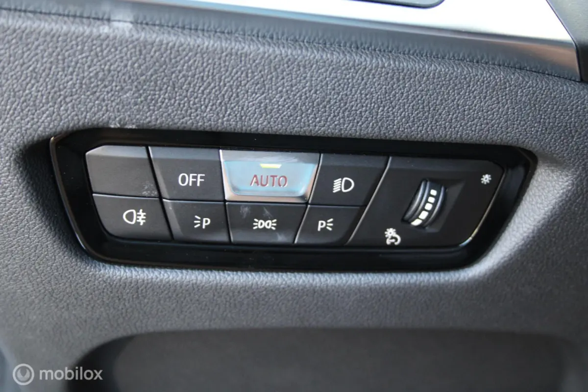 320e xDrive/Led/Trekhaak/Navi/Tel/All seas/
