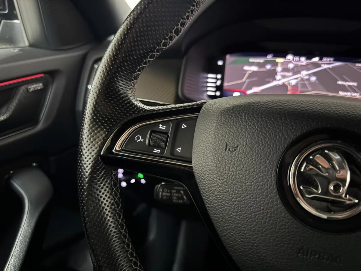 1.5 TSI Sportline Pano Canton Memory ACC Camera NAP
