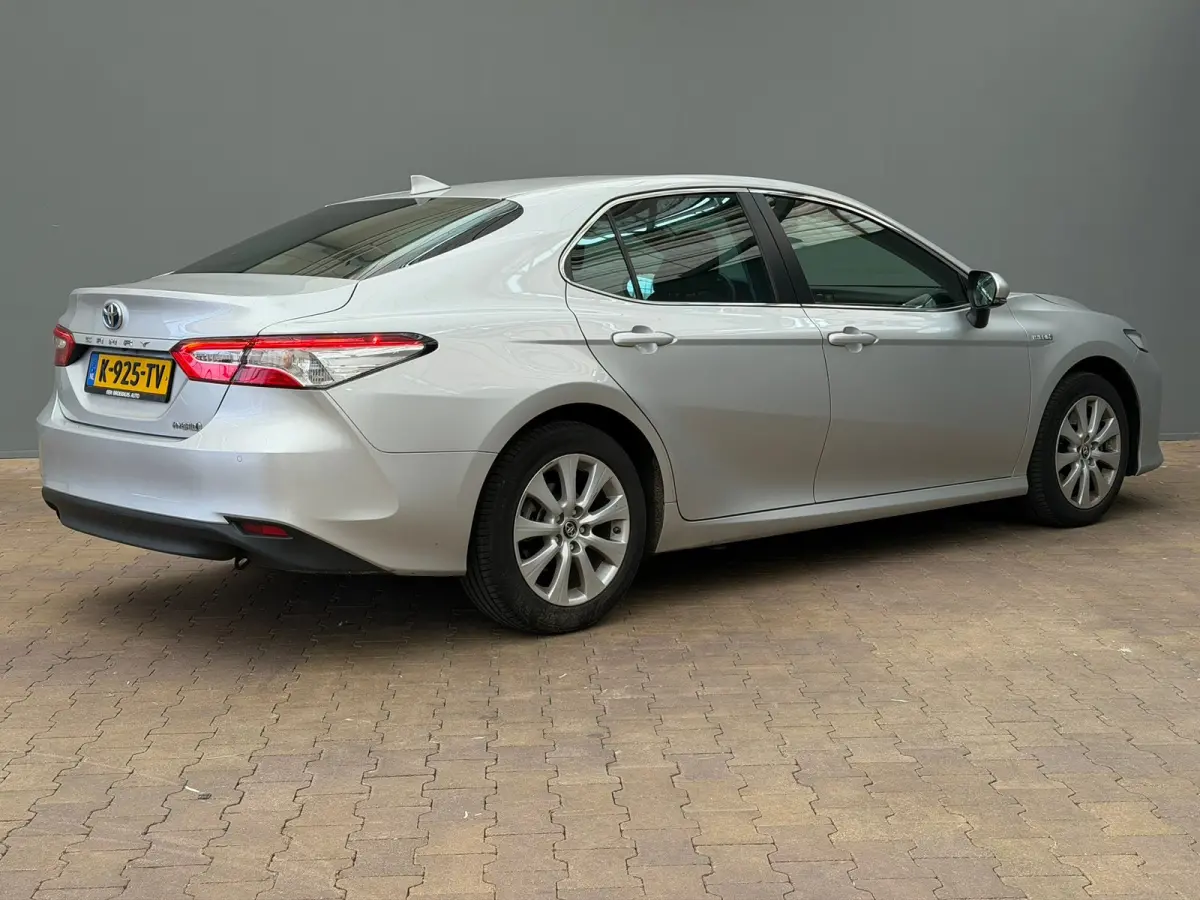 2.5 Hybrid Active Camera | Elektrische Stoel | Adaptieve Cruise | Climate | Bluetooth | 17" Lichtmetaal | Parkeersensoren | Achteruitrijcamera | Airco (automatisch) | Cruise control adaptief
