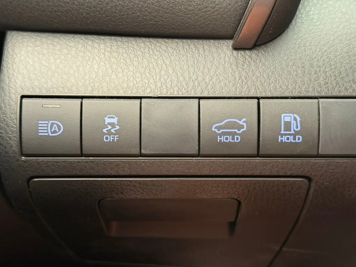 2.5 Hybrid Active Camera | Elektrische Stoel | Adaptieve Cruise | Climate | Bluetooth | 17" Lichtmetaal | Parkeersensoren | Achteruitrijcamera | Airco (automatisch) | Cruise control adaptief