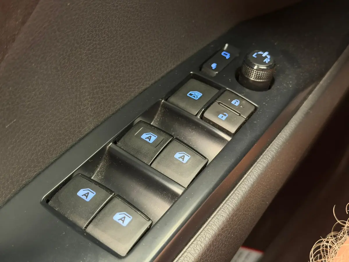 2.5 Hybrid Active Camera | Elektrische Stoel | Adaptieve Cruise | Climate | Bluetooth | 17" Lichtmetaal | Parkeersensoren | Achteruitrijcamera | Airco (automatisch) | Cruise control adaptief