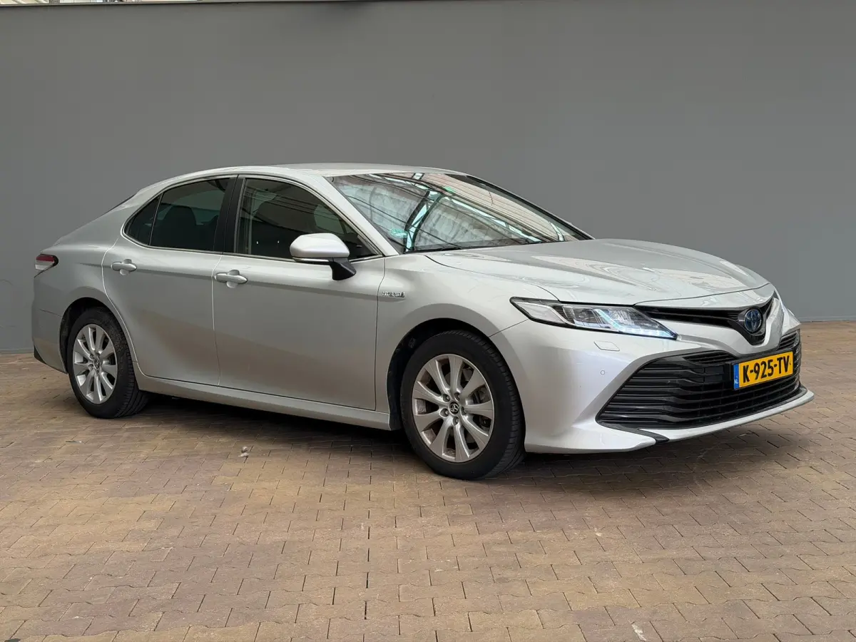 2.5 Hybrid Active Camera | Elektrische Stoel | Adaptieve Cruise | Climate | Bluetooth | 17" Lichtmetaal | Parkeersensoren | Achteruitrijcamera | Airco (automatisch) | Cruise control adaptief