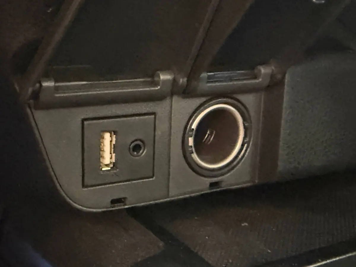 2.5 Hybrid Active Camera | Elektrische Stoel | Adaptieve Cruise | Climate | Bluetooth | 17" Lichtmetaal | Parkeersensoren | Achteruitrijcamera | Airco (automatisch) | Cruise control adaptief