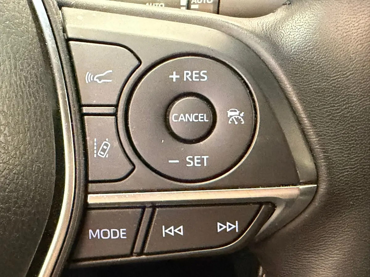2.5 Hybrid Active Camera | Elektrische Stoel | Adaptieve Cruise | Climate | Bluetooth | 17" Lichtmetaal | Parkeersensoren | Achteruitrijcamera | Airco (automatisch) | Cruise control adaptief