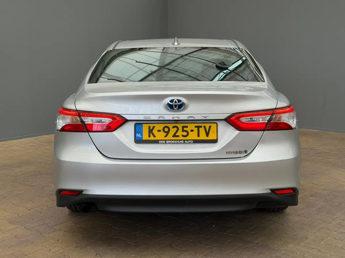 2.5 Hybrid Active Camera | Elektrische Stoel | Adaptieve Cruise | Climate | Bluetooth | 17" Lichtmetaal | Parkeersensoren | Achteruitrijcamera | Airco (automatisch) | Cruise control adaptief