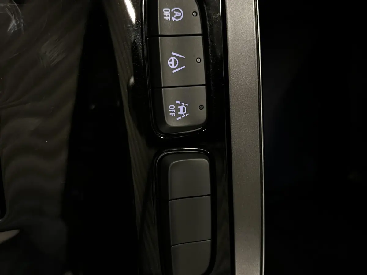 1.2 Turbo Automaat Hybrid Ultimate Climate Control Apple Carplay/Android Auto  Navigatie Full LED Leder/Alcantara Virtual cockpit PDC VA + Camera 18" LM Velgen Adaptive Cruise Control