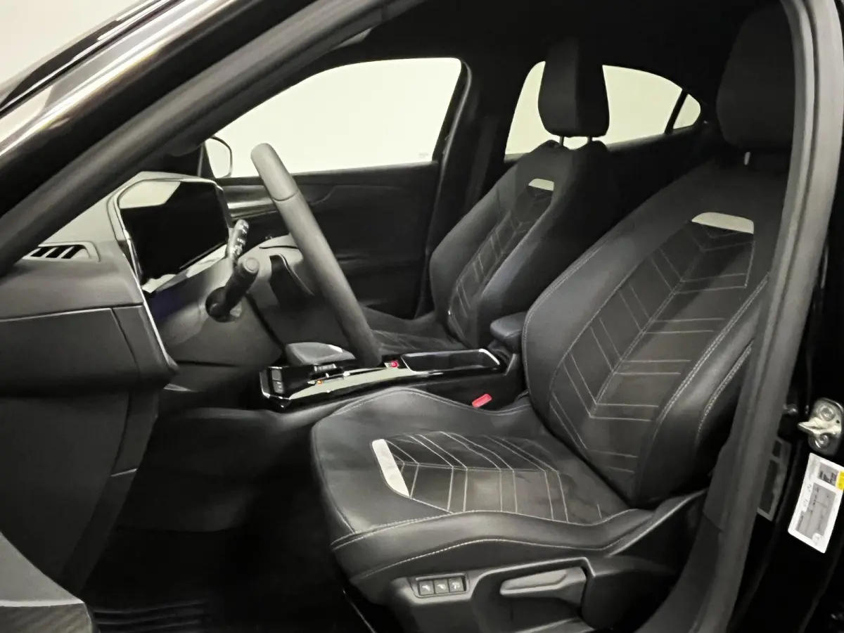 1.2 Turbo Automaat Hybrid Ultimate Climate Control Apple Carplay/Android Auto  Navigatie Full LED Leder/Alcantara Virtual cockpit PDC VA + Camera 18" LM Velgen Adaptive Cruise Control
