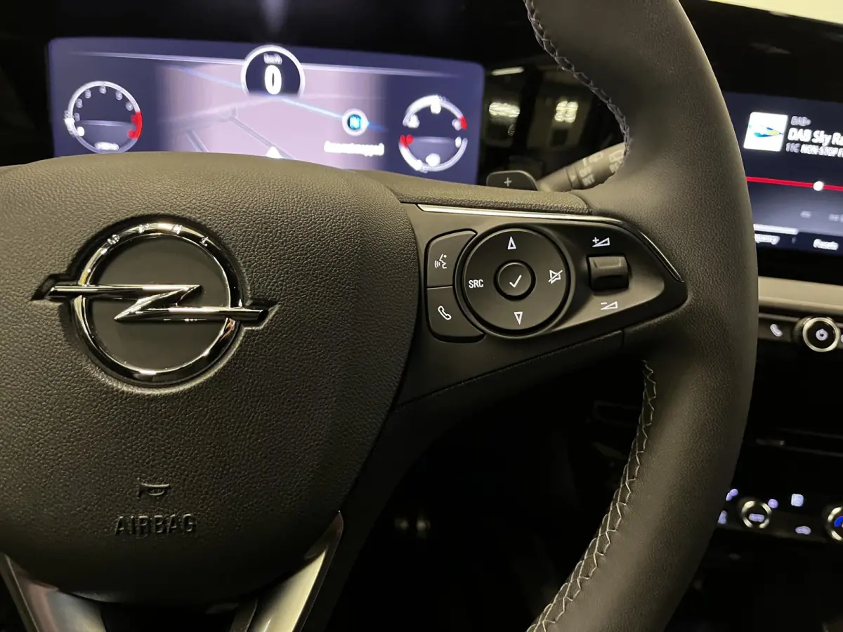 1.2 Turbo Automaat Hybrid Ultimate Climate Control Apple Carplay/Android Auto  Navigatie Full LED Leder/Alcantara Virtual cockpit PDC VA + Camera 18" LM Velgen Adaptive Cruise Control