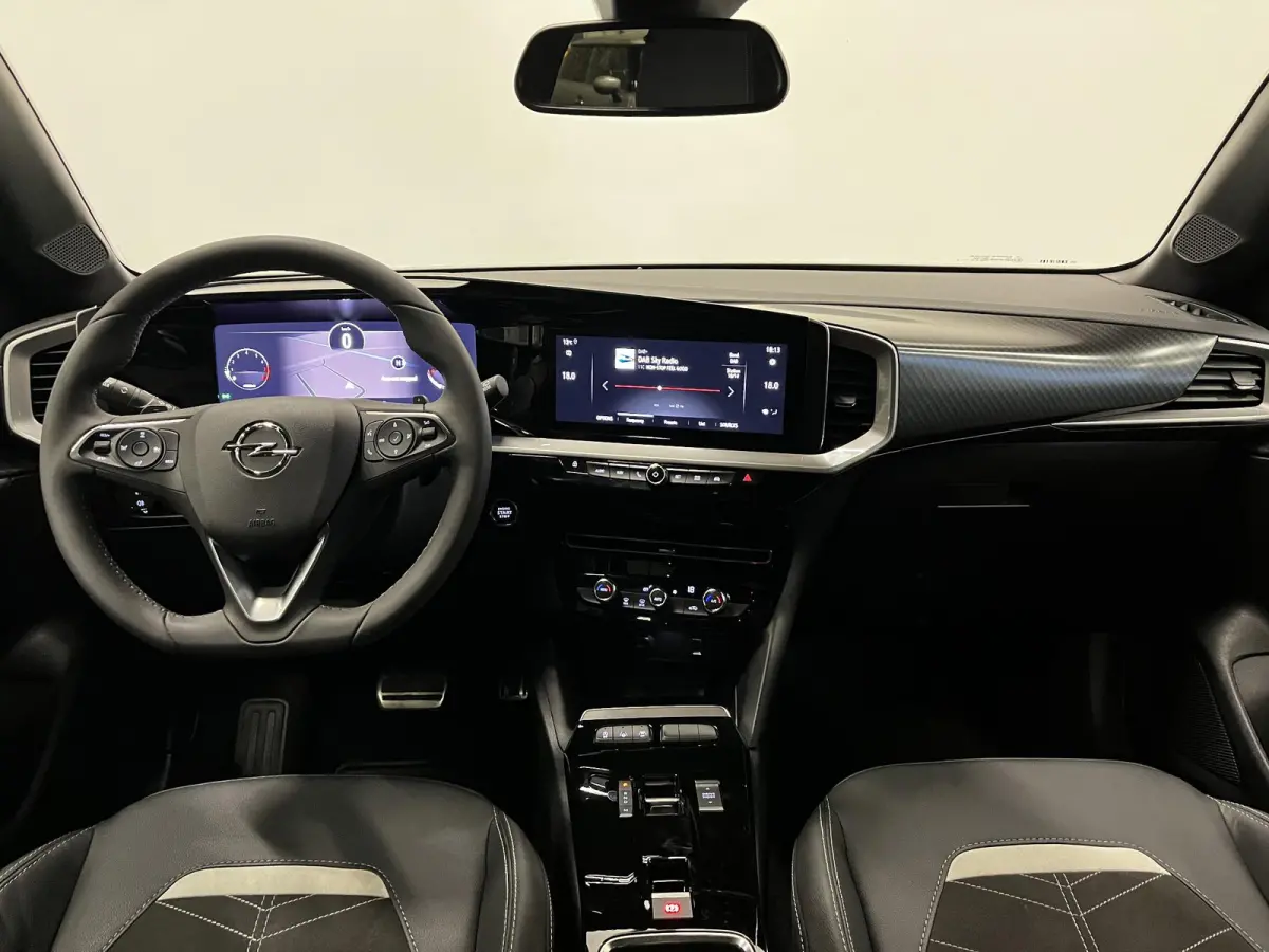 1.2 Turbo Automaat Hybrid Ultimate Climate Control Apple Carplay/Android Auto  Navigatie Full LED Leder/Alcantara Virtual cockpit PDC VA + Camera 18" LM Velgen Adaptive Cruise Control