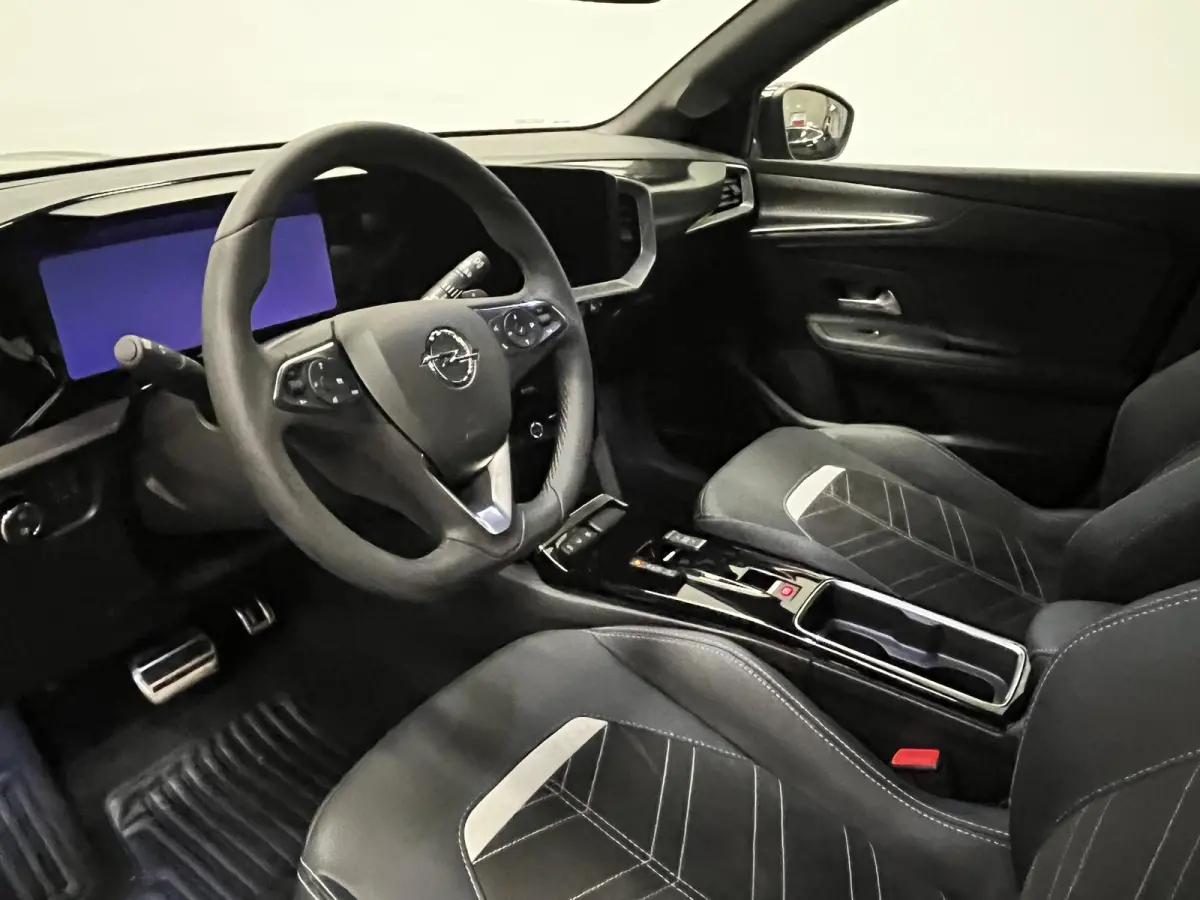 1.2 Turbo Automaat Hybrid Ultimate Climate Control Apple Carplay/Android Auto  Navigatie Full LED Leder/Alcantara Virtual cockpit PDC VA + Camera 18" LM Velgen Adaptive Cruise Control