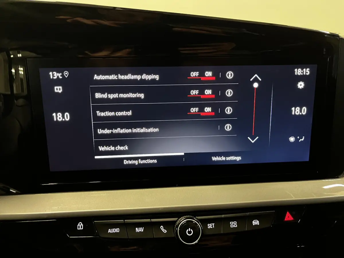 1.2 Turbo Automaat Hybrid Ultimate Climate Control Apple Carplay/Android Auto  Navigatie Full LED Leder/Alcantara Virtual cockpit PDC VA + Camera 18" LM Velgen Adaptive Cruise Control