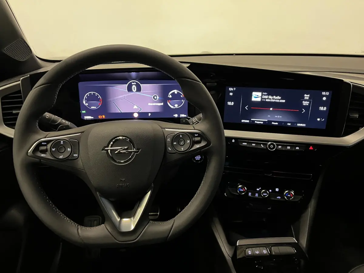 1.2 Turbo Automaat Hybrid Ultimate Climate Control Apple Carplay/Android Auto  Navigatie Full LED Leder/Alcantara Virtual cockpit PDC VA + Camera 18" LM Velgen Adaptive Cruise Control