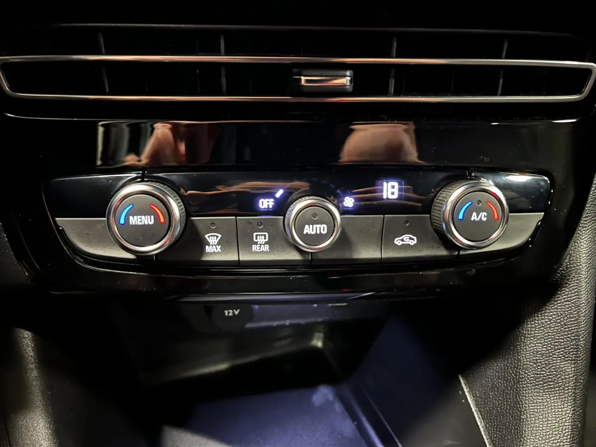 1.2 Turbo Automaat Hybrid Ultimate Climate Control Apple Carplay/Android Auto  Navigatie Full LED Leder/Alcantara Virtual cockpit PDC VA + Camera 18" LM Velgen Adaptive Cruise Control